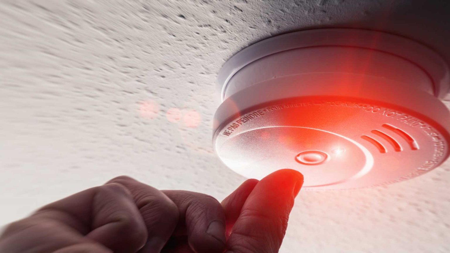 smoke-alarm-randomly-going-off-6-reasons-and-solutions-home-centrale