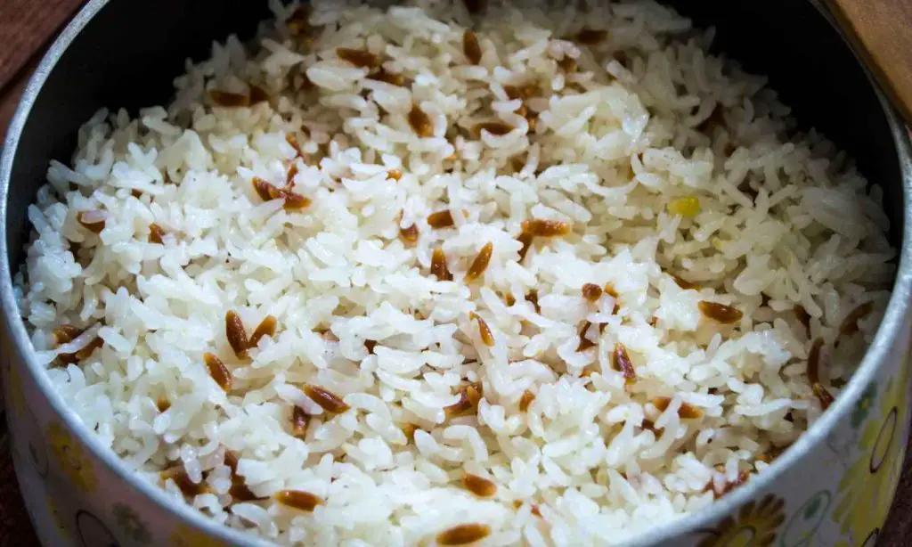 how long can cooked rice stay in fridge